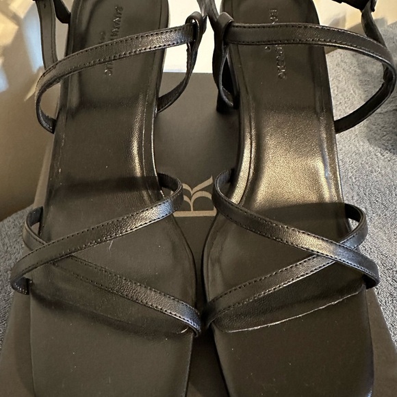NIB BR 3 inch Strappy sandals - Picture 11 of 12